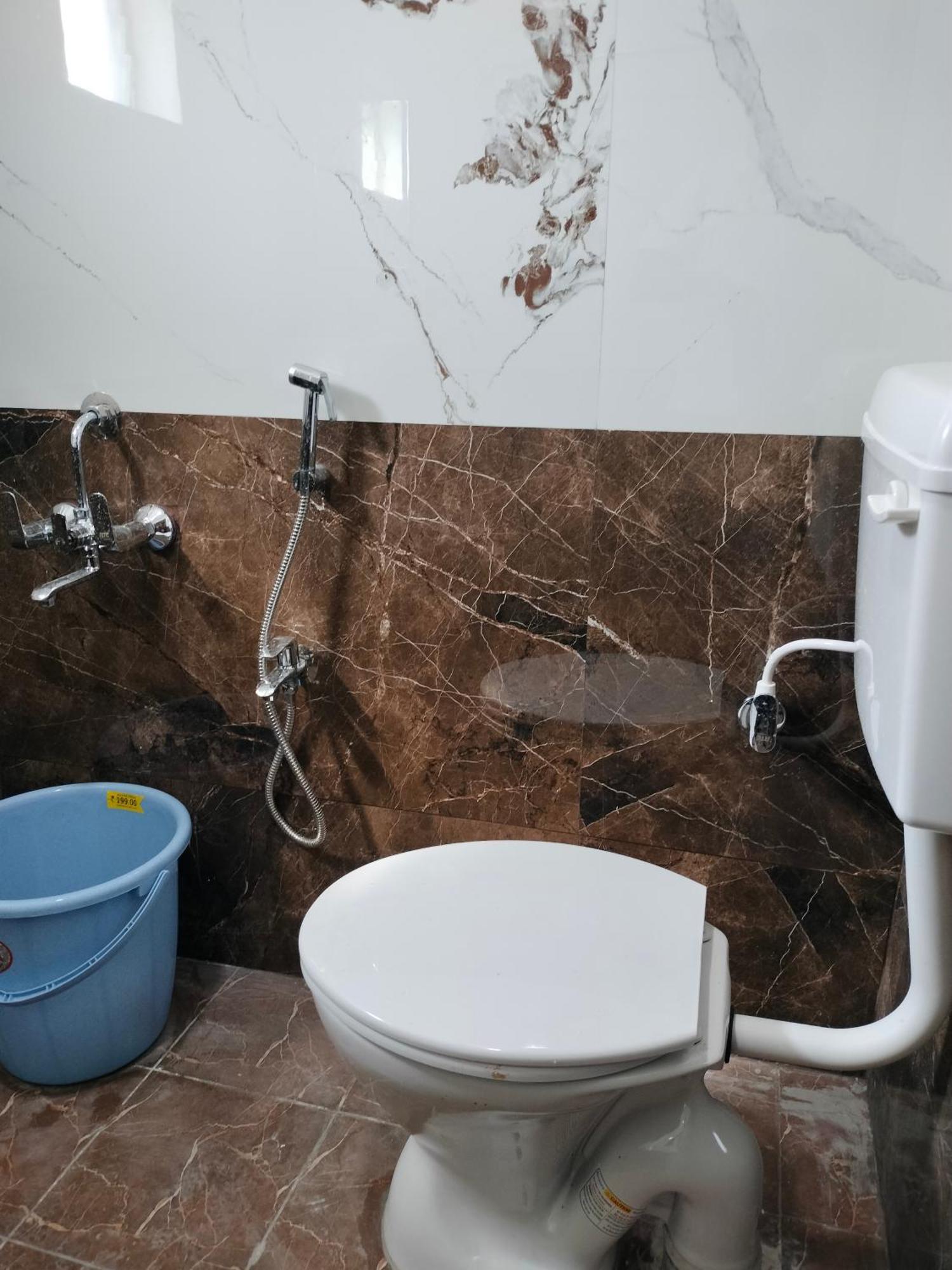 ホテル Teja Residency Alāndurai エクステリア 写真